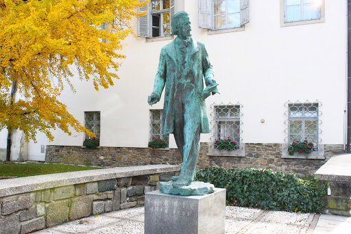 Jurčičev spomenik v Mariboru