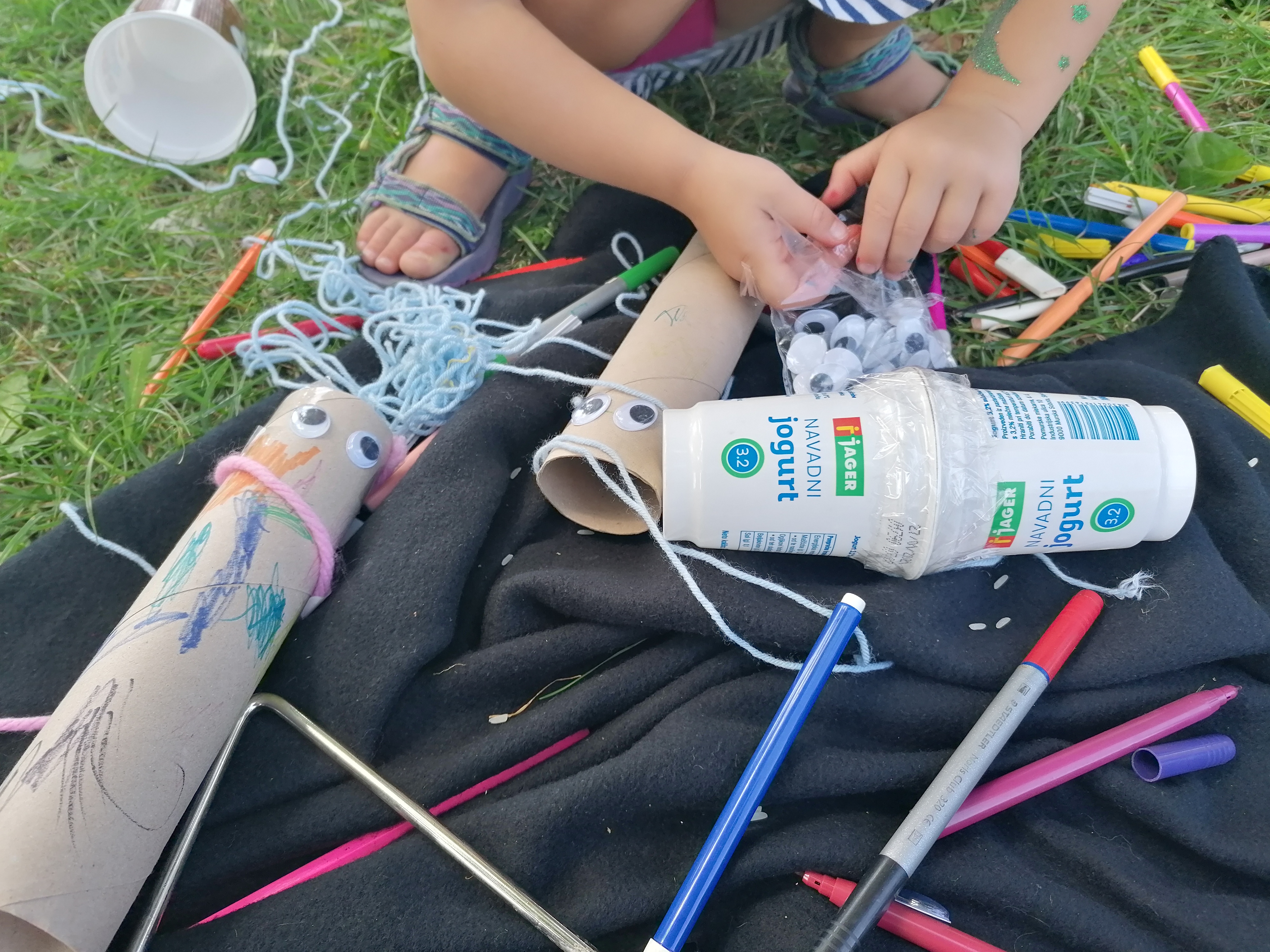 Branje pod kostanji foto Anja Tlakar