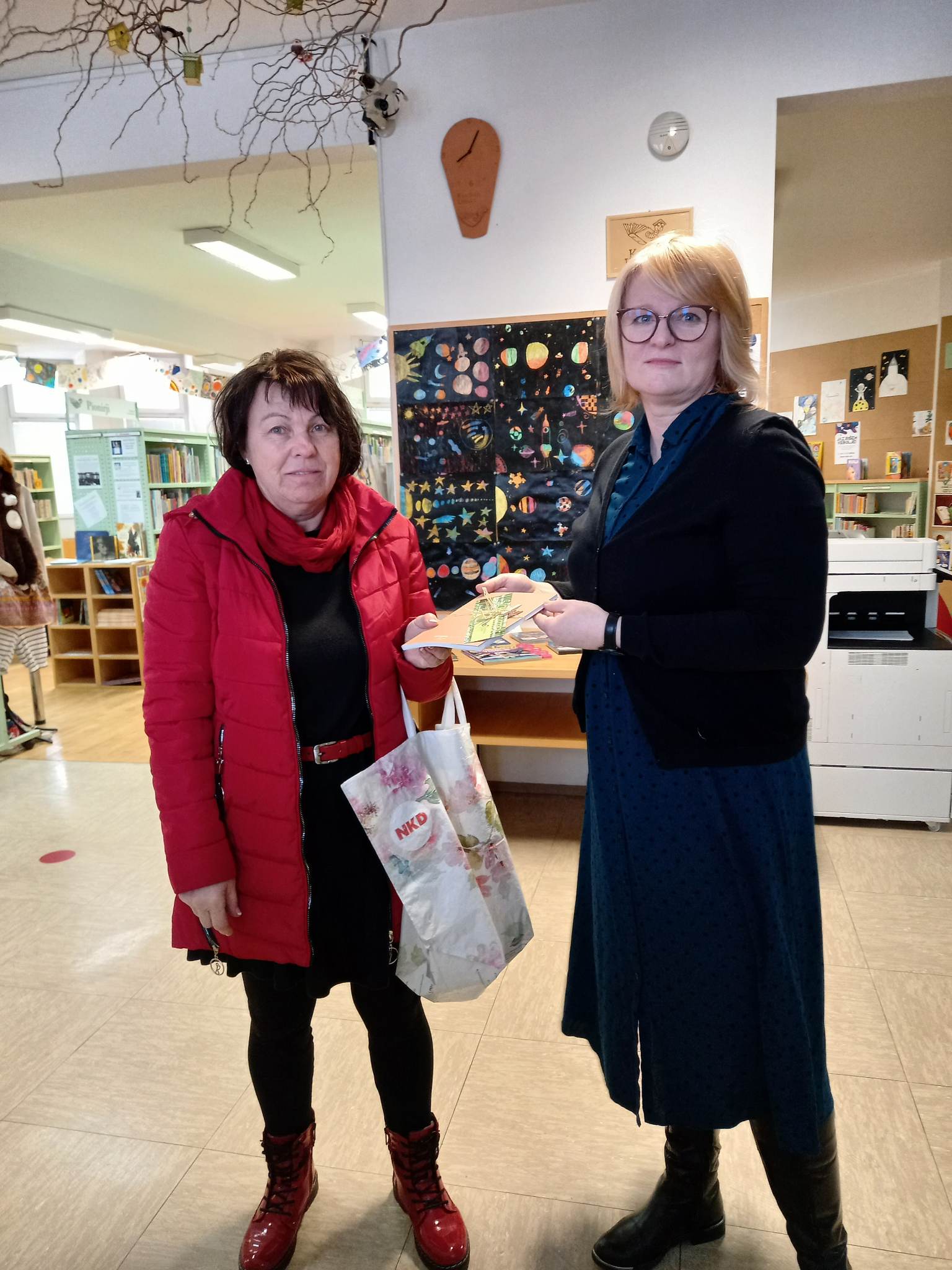 Jožica Breznik je 8. marca prva obiskala knjižnico foto Nada Valdhuber